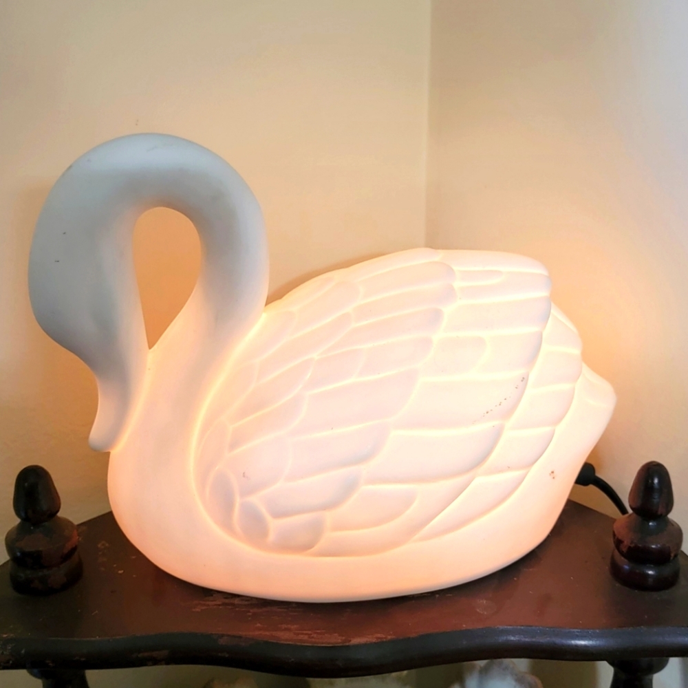 Porcelain swan lamp